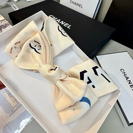 CHANEL 26S TWILLY SCARF 120 IN SILK 511256