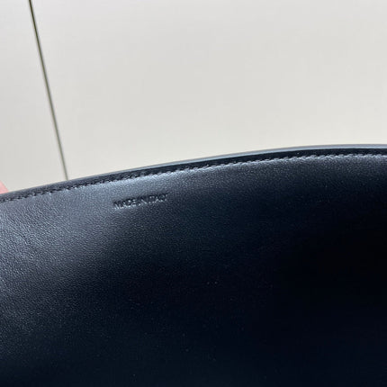 MEDIUM 28 LOUISE BAG IN BLACK SMOOTH CALFSKIN