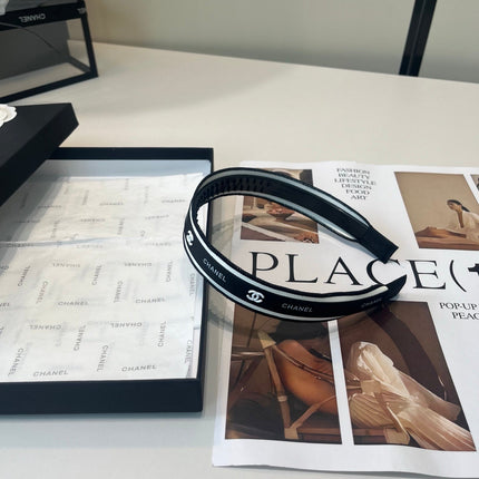 CHANEL 26S HEADBAND IN BLACK AND WHITE FABRIC 503104