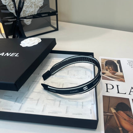 CHANEL 26S HEADBAND IN BLACK AND WHITE FABRIC 503104
