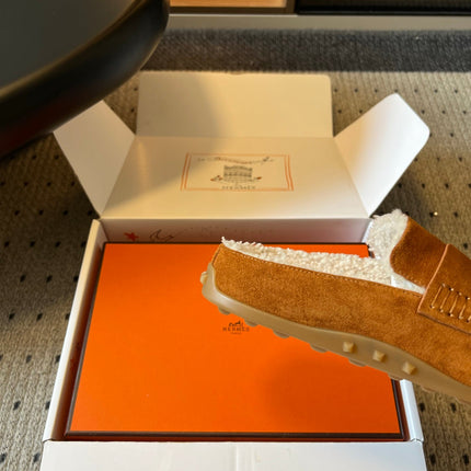HM 26S DESTIN MULES IN COGNAC BROWN SUEDE