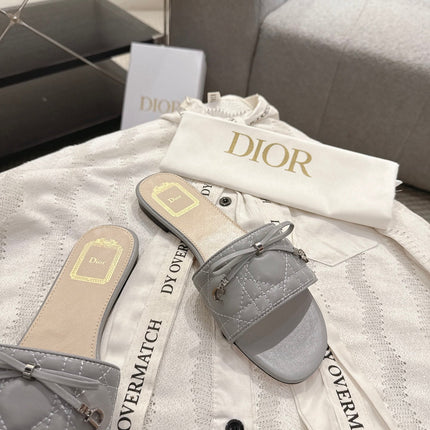 DIOR 26S FLAT MULES IN LIGHT GREY QUILTED CALFSKIN SILVER HARDWARE