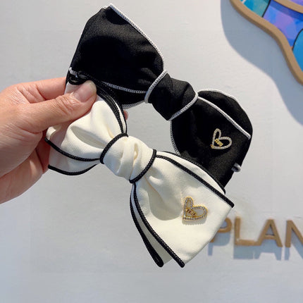 BOW HAIRPIN IN WHITE AND BLACK TRIM COTTON 406023