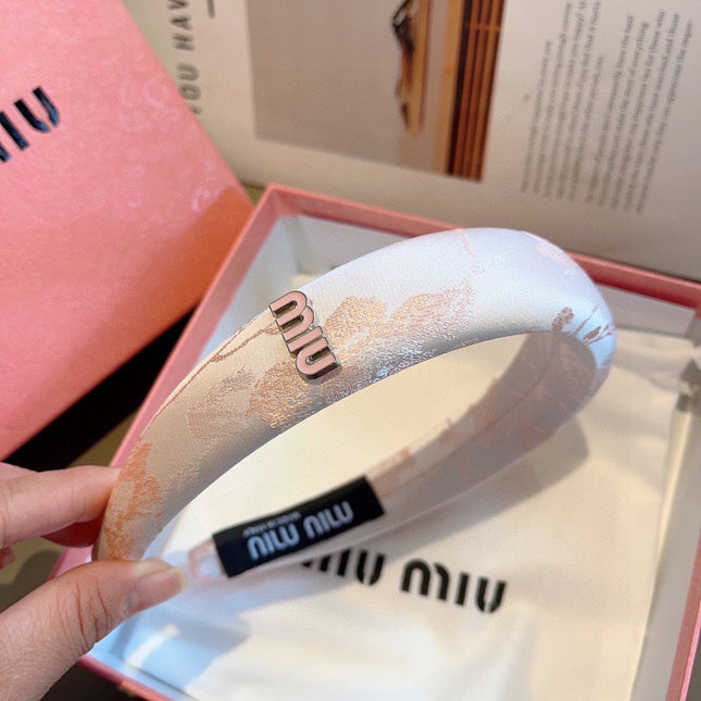 THICK HEADBAND WITH GARNITURE PRINT IN LIGHT PINK SILK 415935