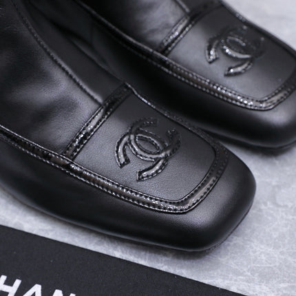 CHANEL 26S KNEE HIGH BOOTS IN BLACK CALFSKIN WITH PATENT LEATHER TRIM AND CC LOGO ON TOE CAP