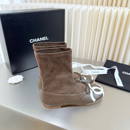 CHANEL 26S ANKLE BOOTS IN BROWN CALFSKIN AND SUEDE SQUARE TOE
