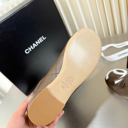 CHANEL 26S ANKLE BOOTS IN BROWN CALFSKIN AND SUEDE SQUARE TOE