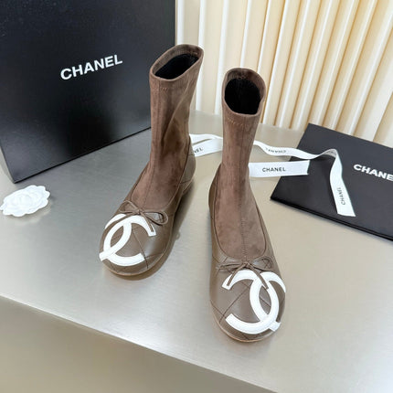 CHANEL 26S ANKLE BOOTS IN BROWN CALFSKIN AND SUEDE SQUARE TOE