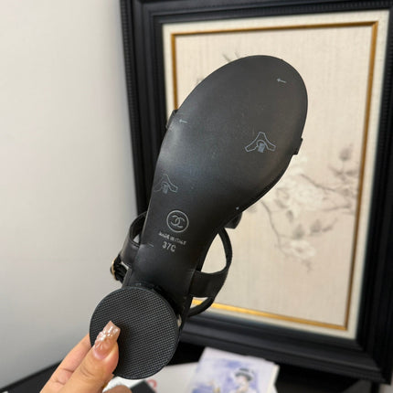 FLAT SANDALS IN BLACK CALFSKIN WITH BOW