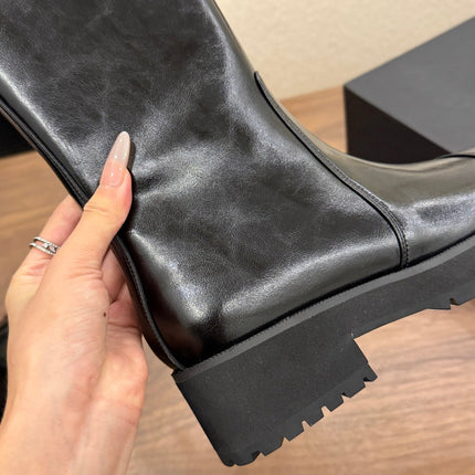 CHANEL 26S TALL BOOTS 45 MM IN BLACK PATENT LEATHER ROUNDED TOE