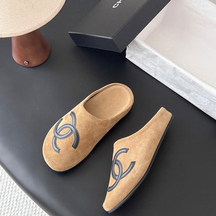 CHANEL 26S MULES IN BROWN SUEDE ROUND TOE
