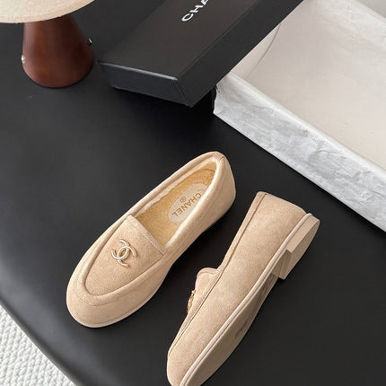CHANEL 26S LOAFERS IN BEIGE SUEDE AND SHEARLING LINING