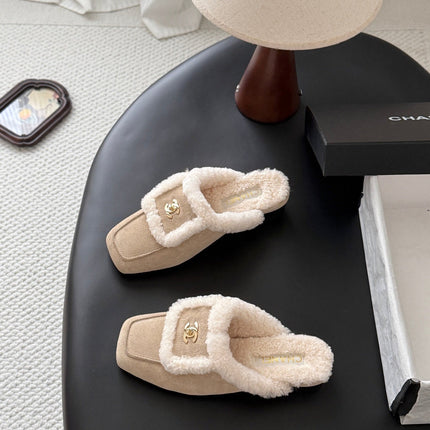 CHANEL 26S MULES IN BEIGE SHEARLING AND SUEDE
