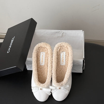 CHANEL 26S MULES IN WHITE LAMBSKIN AND SHEARLING