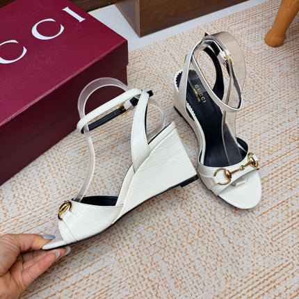 GUCCI 26S WEDGE SANDALS 80 MM IN WHITE CROCODILE EMBOSSED LEATHER