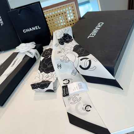 CHANEL 26S TWILLY SCARF 120 IN SILK 433682