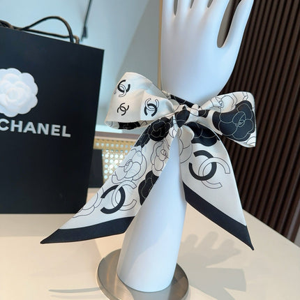 CHANEL 26S TWILLY SCARF 120 IN SILK 433682