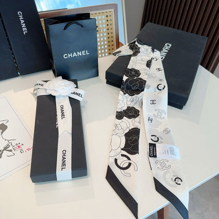 CHANEL 26S TWILLY SCARF 120 IN SILK 433682