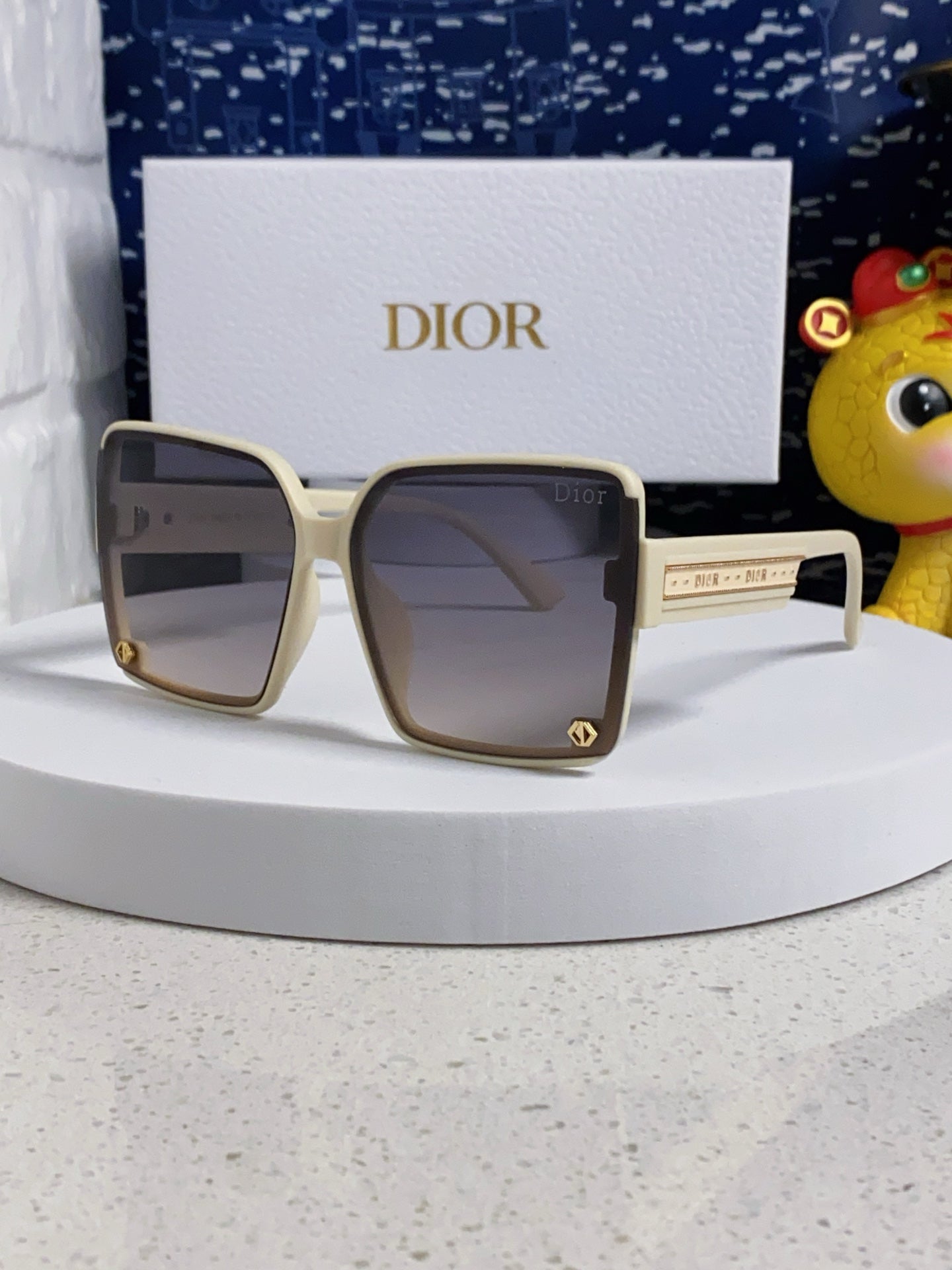 26S SQUARE FRAME IN ACETATE 406557