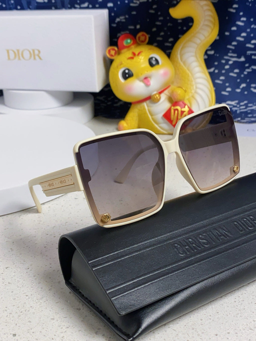26S SQUARE FRAME IN ACETATE 406557