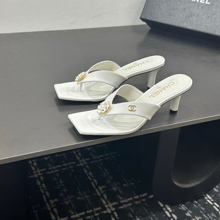 CHANEL 26S HIGH-HEEL THONG SANDALS IN WHITE LAMBSKIN WITH FLOWER DETAIL