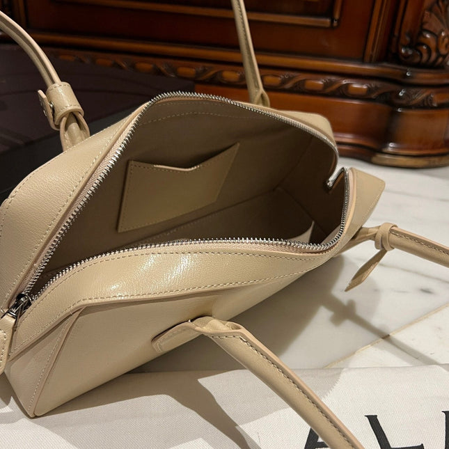LE TECKEL MEDIUM BAG 33 IN EGG NOG GOATSKIN