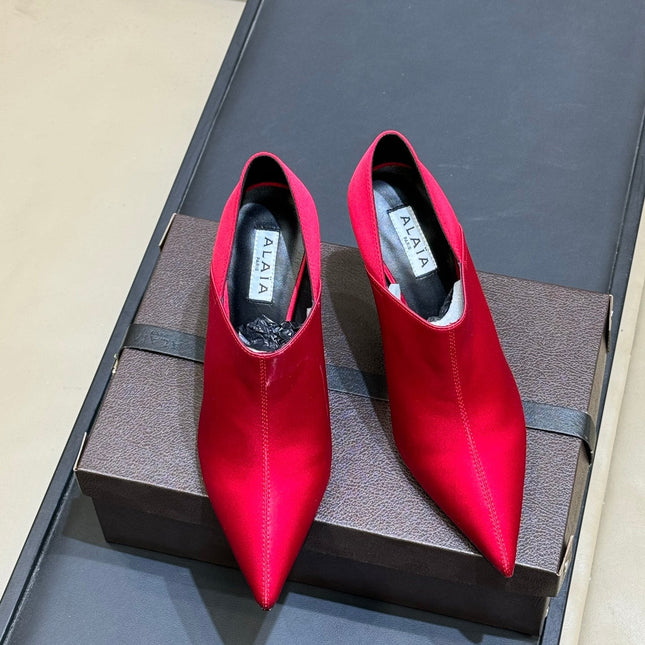 ALAIA 26S TRANSPARENT HIGH HEELS IN RED SATIN
