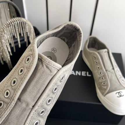 CHANEL 26S LOW TOP SNEAKERS IN GREY CANVAS