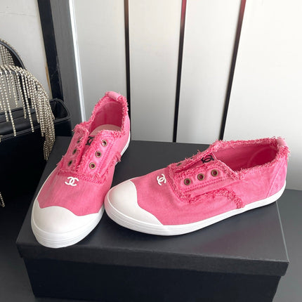 CHANEL 26S LOW TOP SNEAKERS IN LINK PINK FRAYED CANVAS