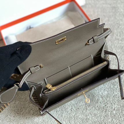 KELLY CLASSIQUE TO GO WALLET 20 IN WENGE BROWN CALFSKIN WITH GOLD HARDWARE