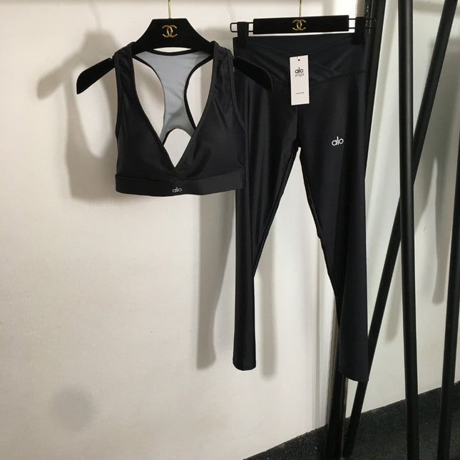 ALO 26S DEEP V SPORTS BRA & HIGH-WAIST LEGGINGS SET 235
