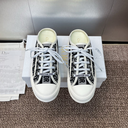 DIOR 25S WALK'N' SNEAKER IN BLACK WHITE OBLIQUE EMBROIDERED COTTON
