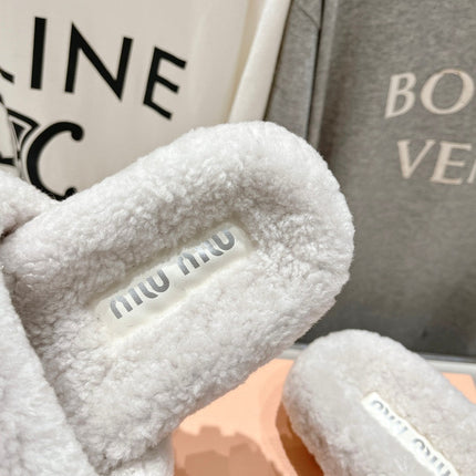 MIUMIU 26S SANDALS IN CREAM WHITE SHEARLING WITH LOGO LETTERING