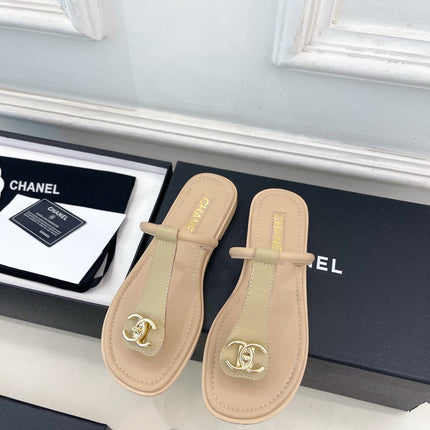CHANEL 26S THONG SANDALS IN BEIGE LAMBSKIN WITH GOLD TONE CC LOGO