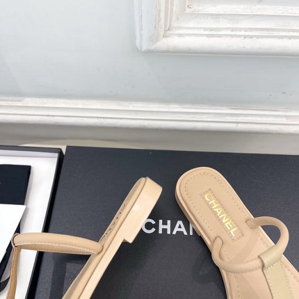 CHANEL 26S THONG SANDALS IN BEIGE LAMBSKIN WITH GOLD TONE CC LOGO