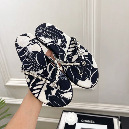 CHANEL 26S THONG SANDALS IN BLACK AND WHITE FLORAL PRINT FABRIC
